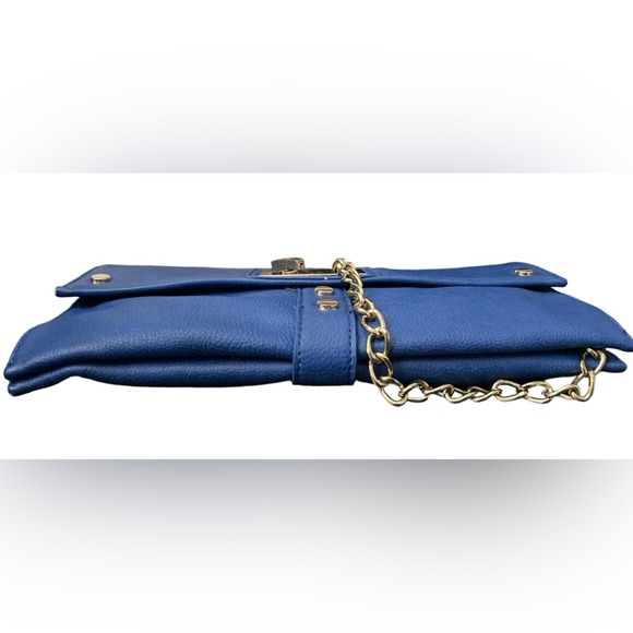 GUC 2B Bebe Clutch w/Matching Strap - Picture 3 of 6